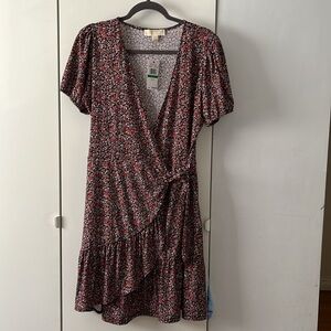 Brand NewMichael Kors surplice tie waist.🆕